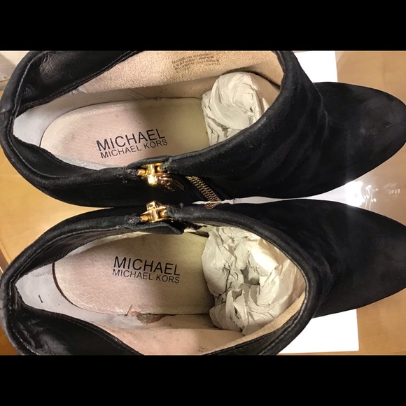Michael Kors Black Booties Ankle Suede Heel Black. - Picture 7 of 8